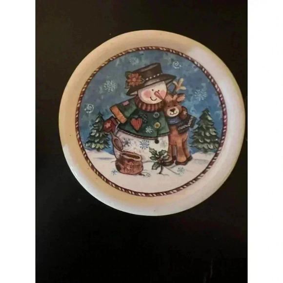 “Keep Friends Close at Christmas” Snowman Mug - Picture 7 of 8